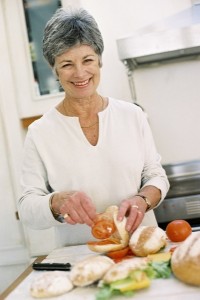 happy-oldstersen93-woman-in-kitchen1